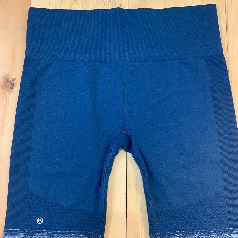 Lululemon Seamlessly Street Crop Heathered Poseidon crop leggings size 8 - Picture 5 of 12